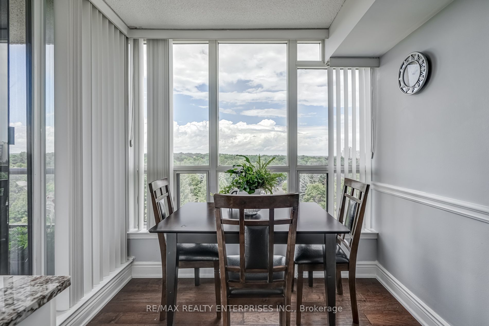 10 Laurelcrest St, #802