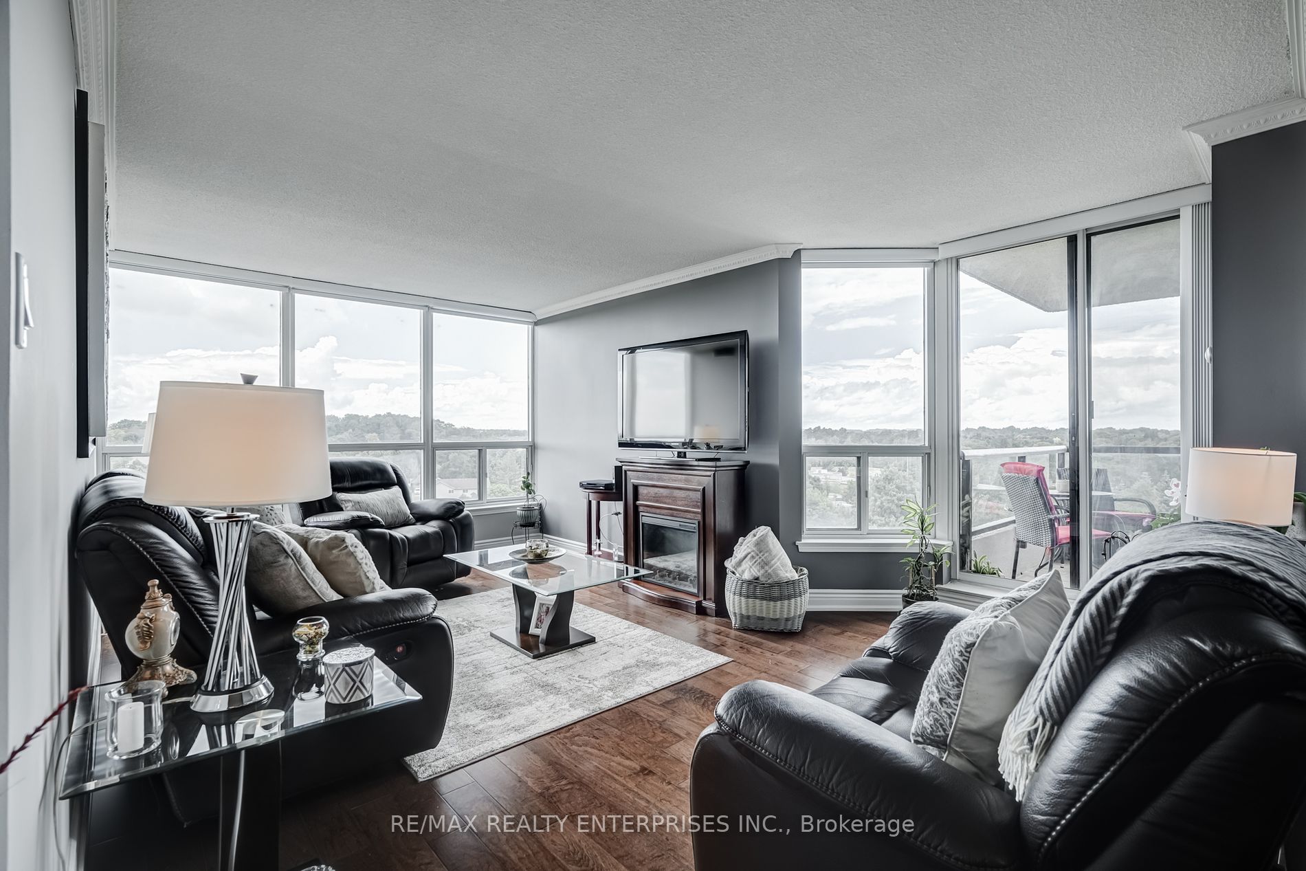 10 Laurelcrest St, #802