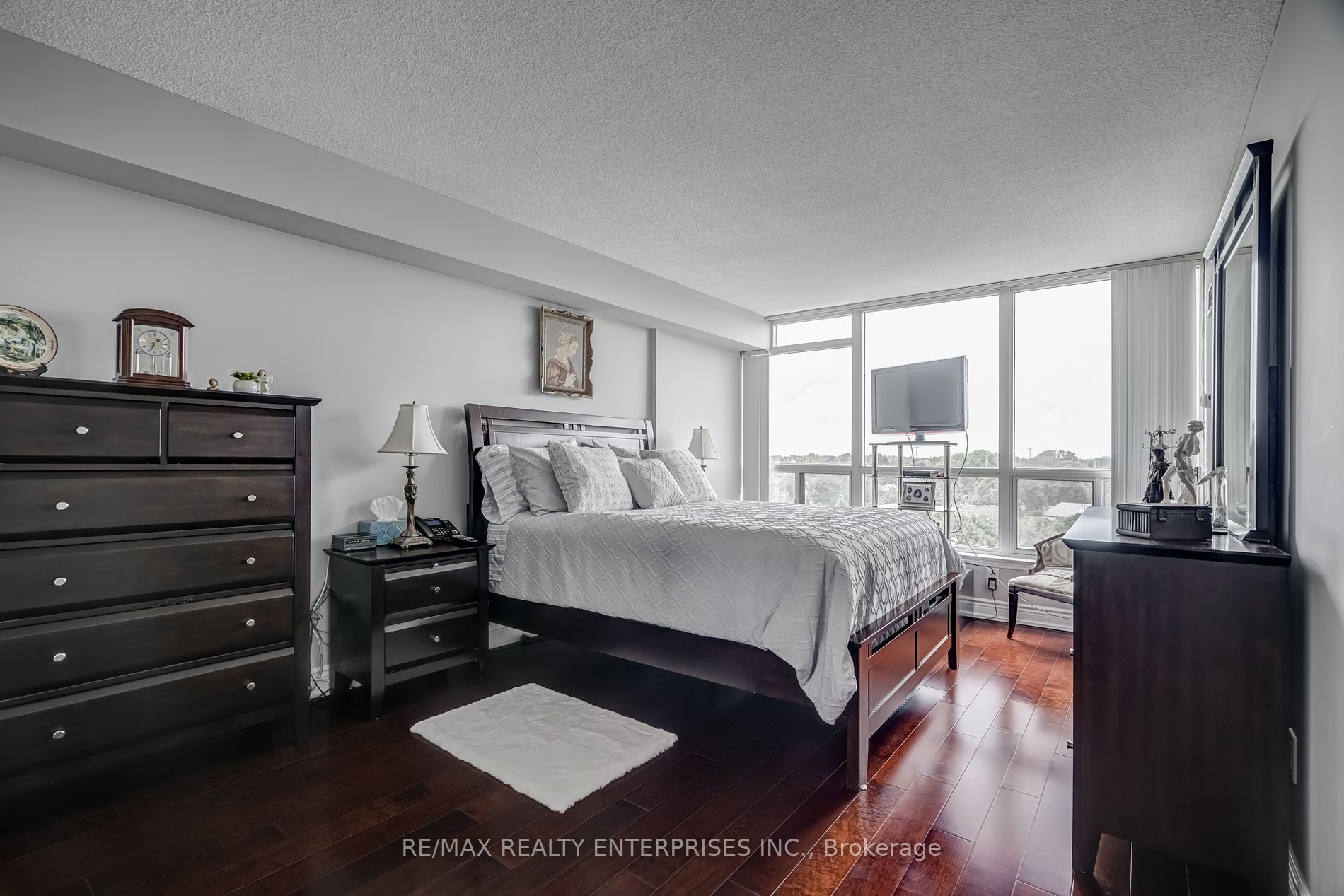 10 Laurelcrest St, #802