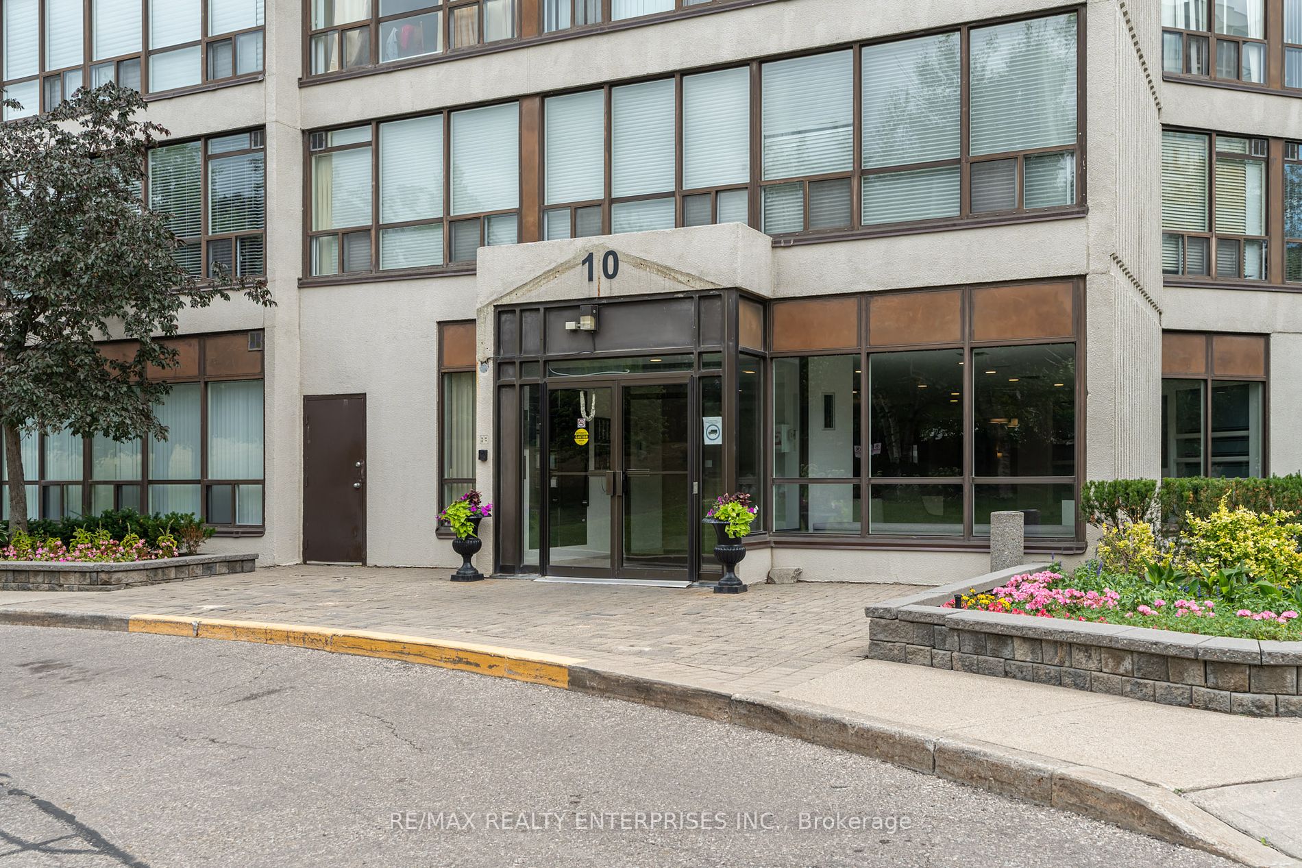 10 Laurelcrest St, #802