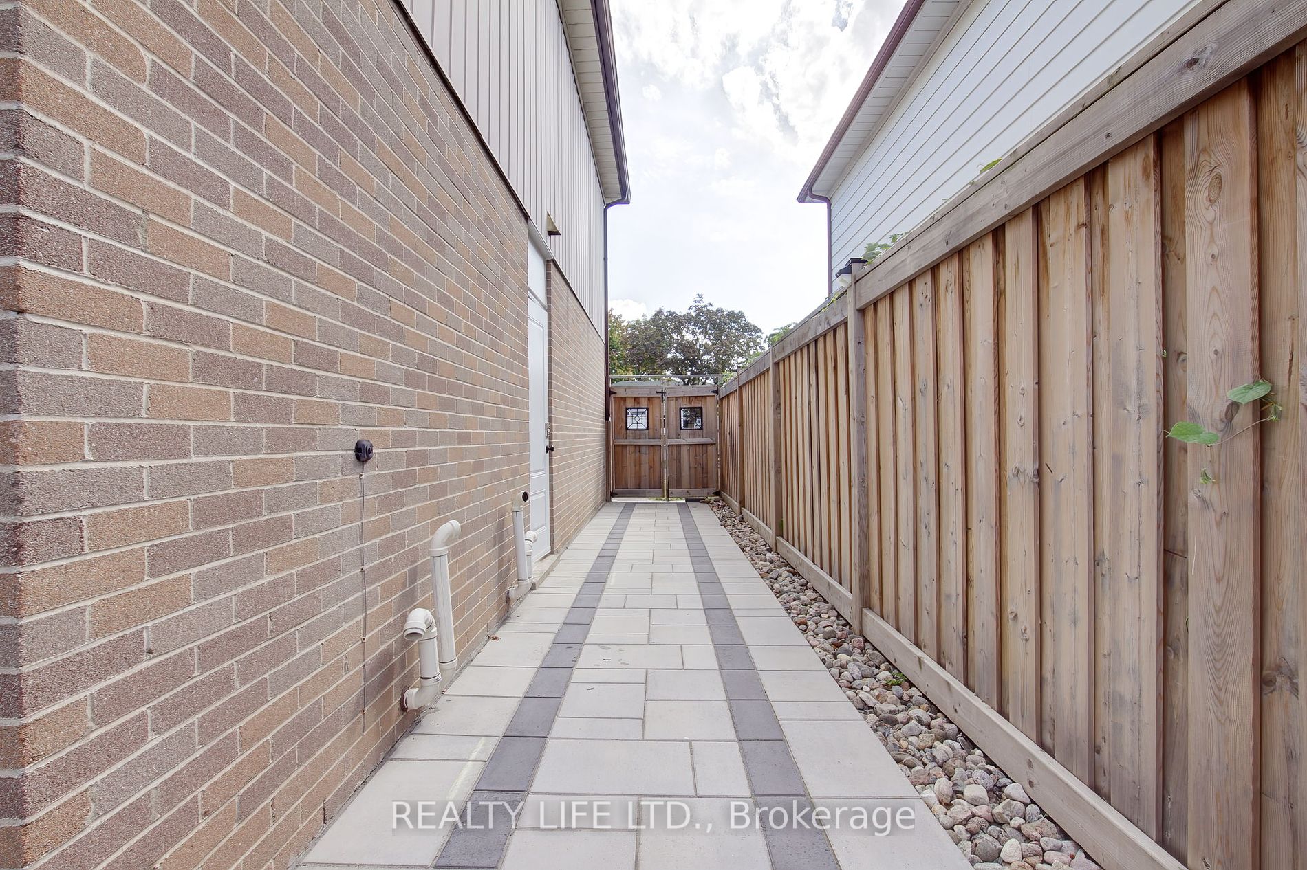 1755 Pickmere Court
