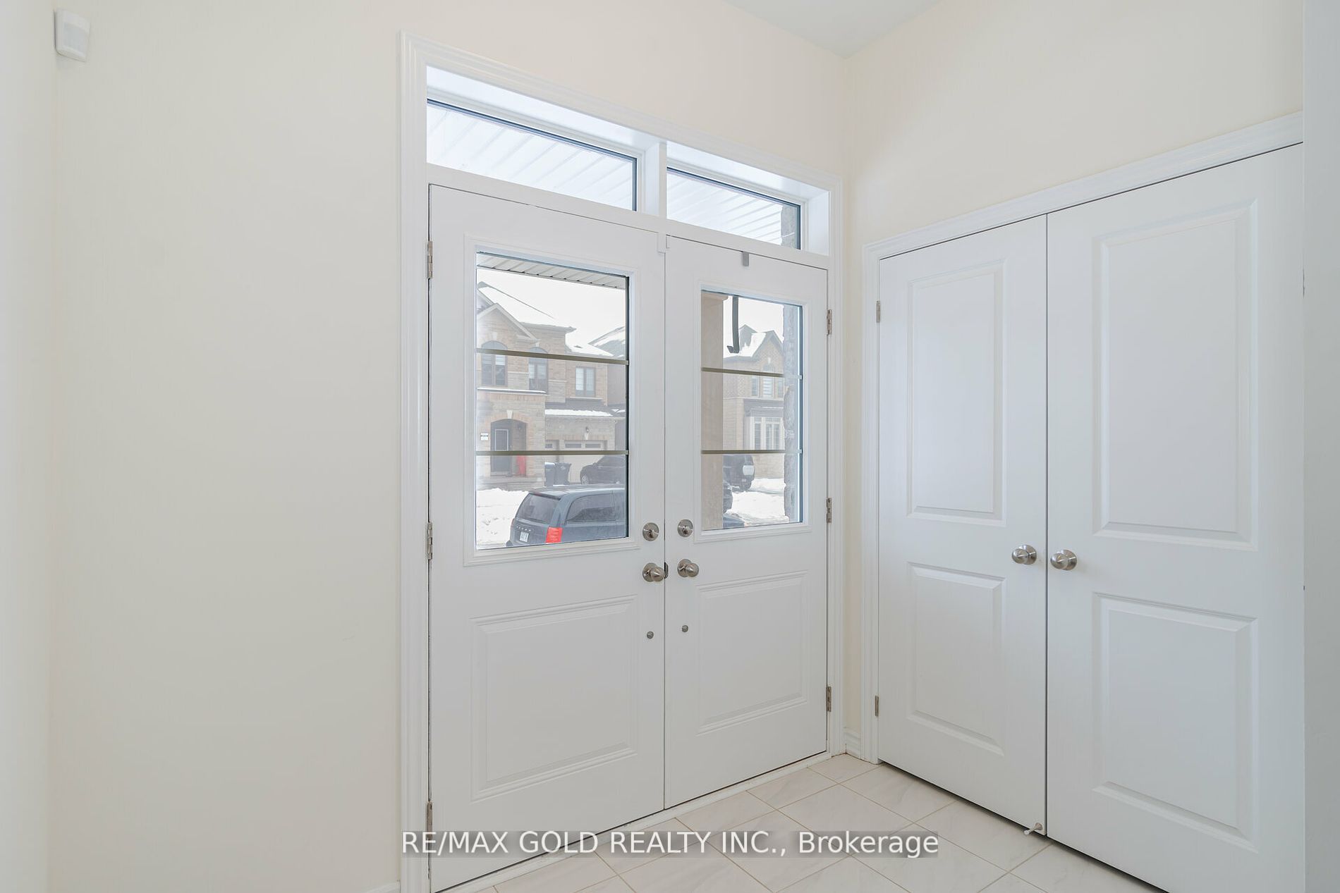20 Fuller St