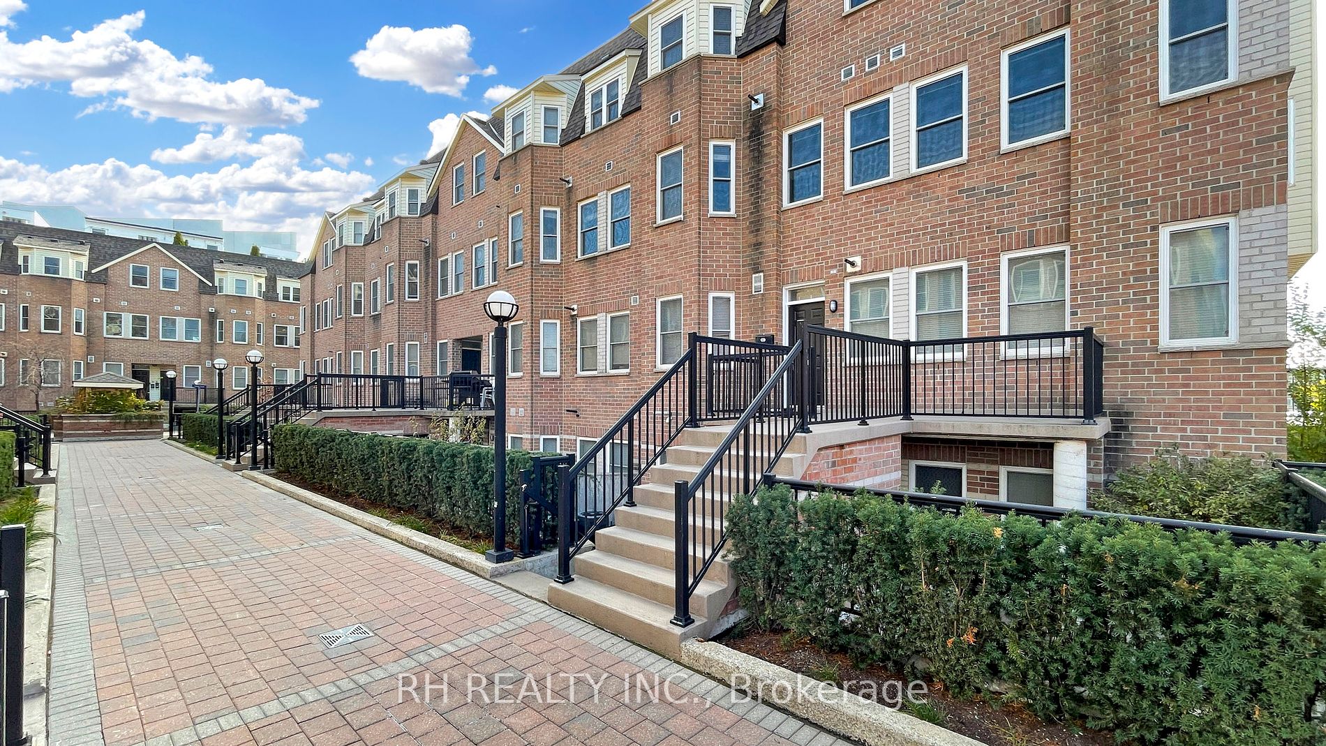760 Lawrence Ave W, #90