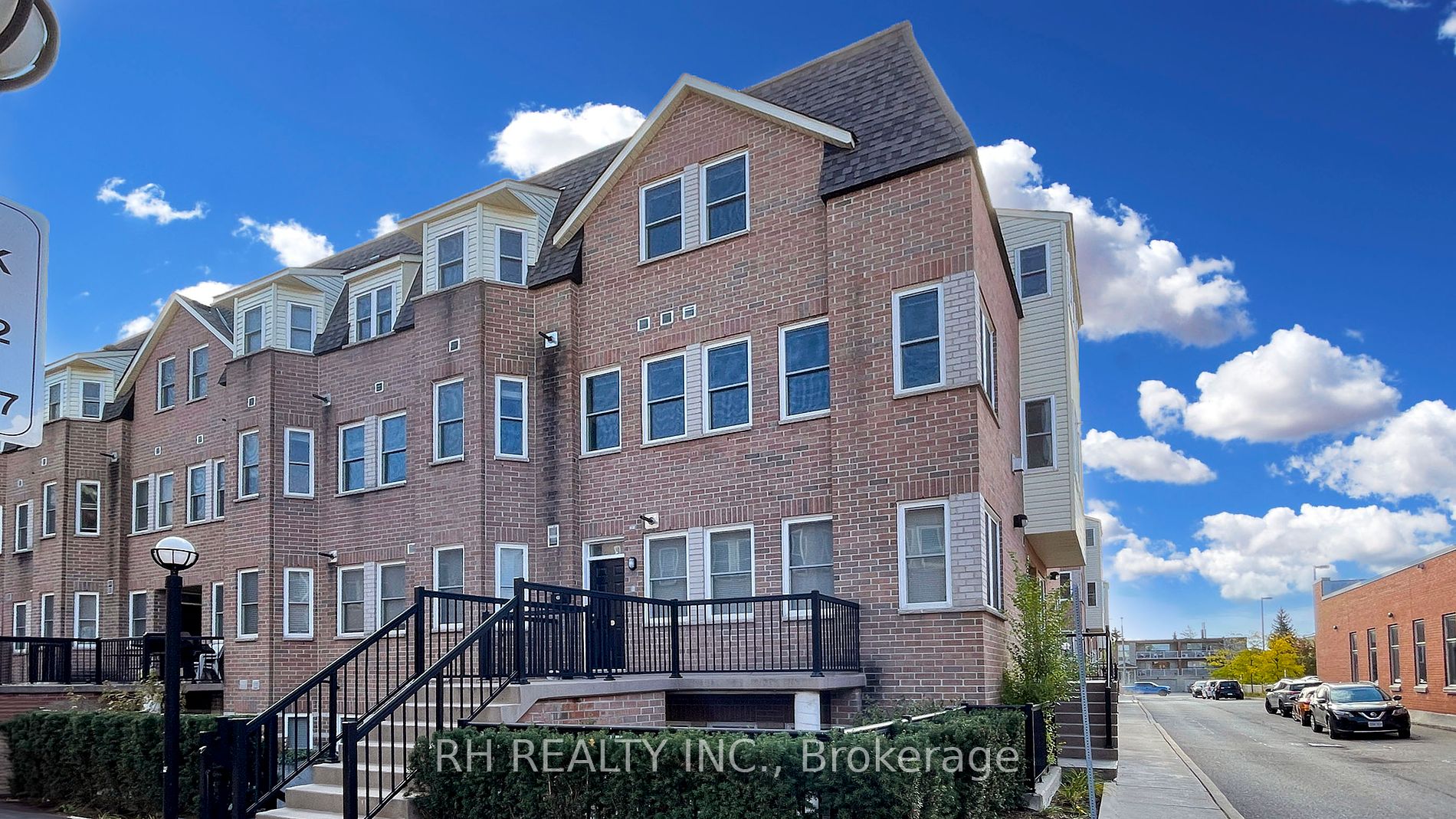 760 Lawrence Ave W, #90