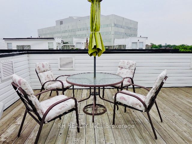 760 Lawrence Ave W, #90