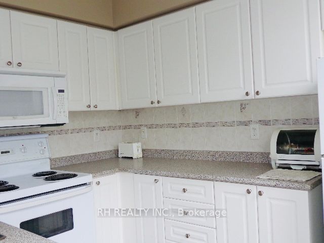 760 Lawrence Ave W, #90
