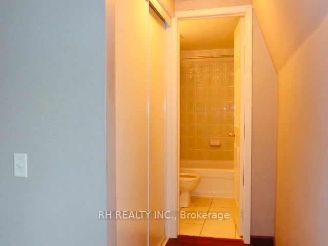 760 Lawrence Ave W, #90