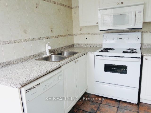 760 Lawrence Ave W, #90
