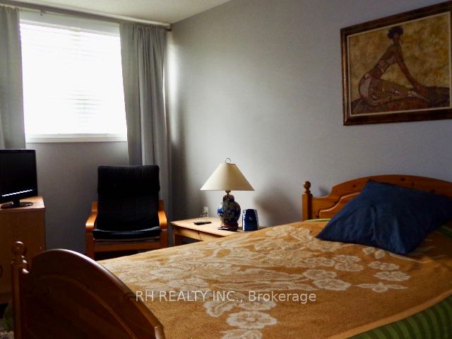 760 Lawrence Ave W, #90