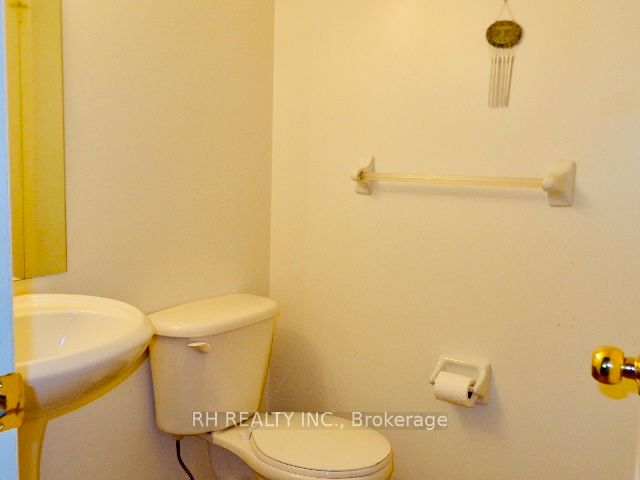 760 Lawrence Ave W, #90