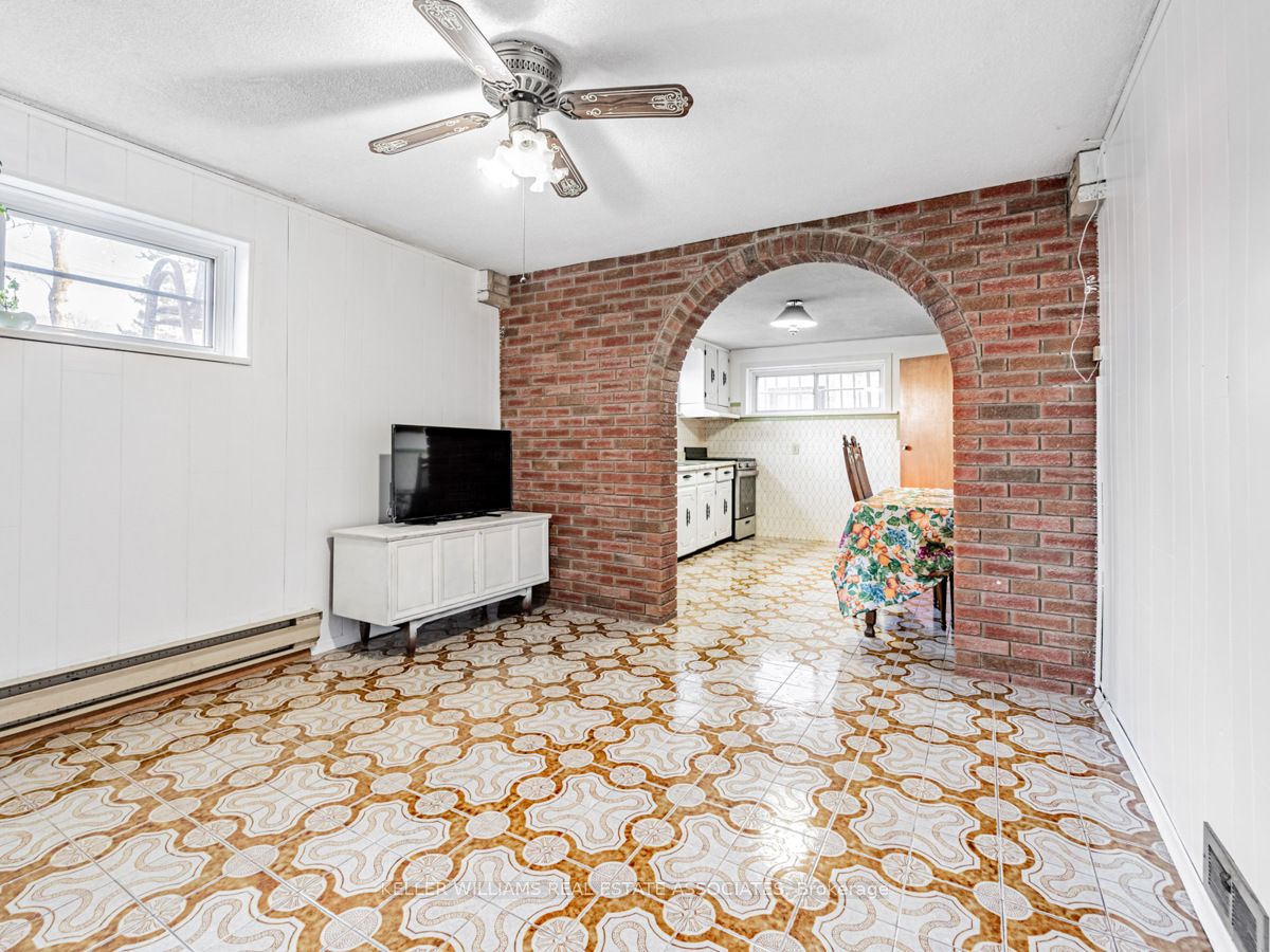 25 Treeview Drive