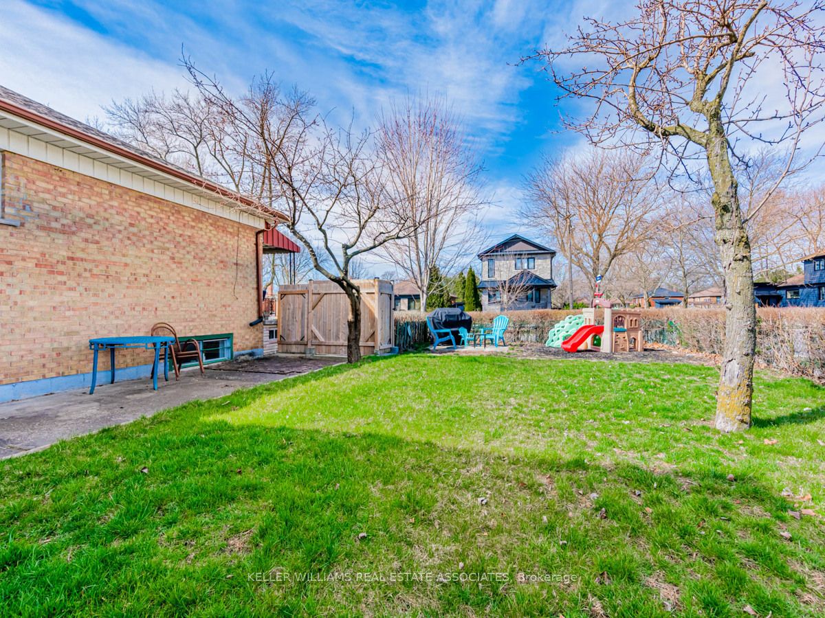 25 Treeview Drive