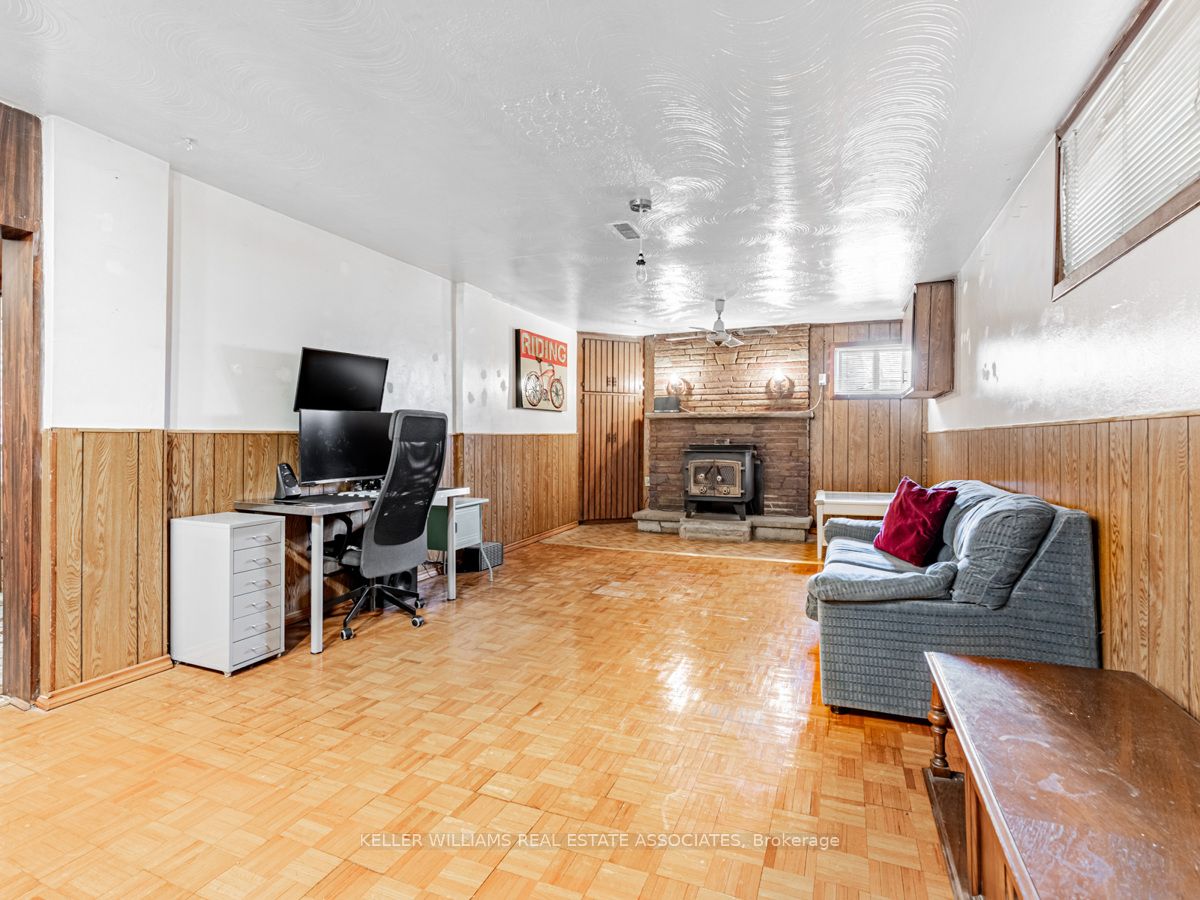 25 Treeview Drive