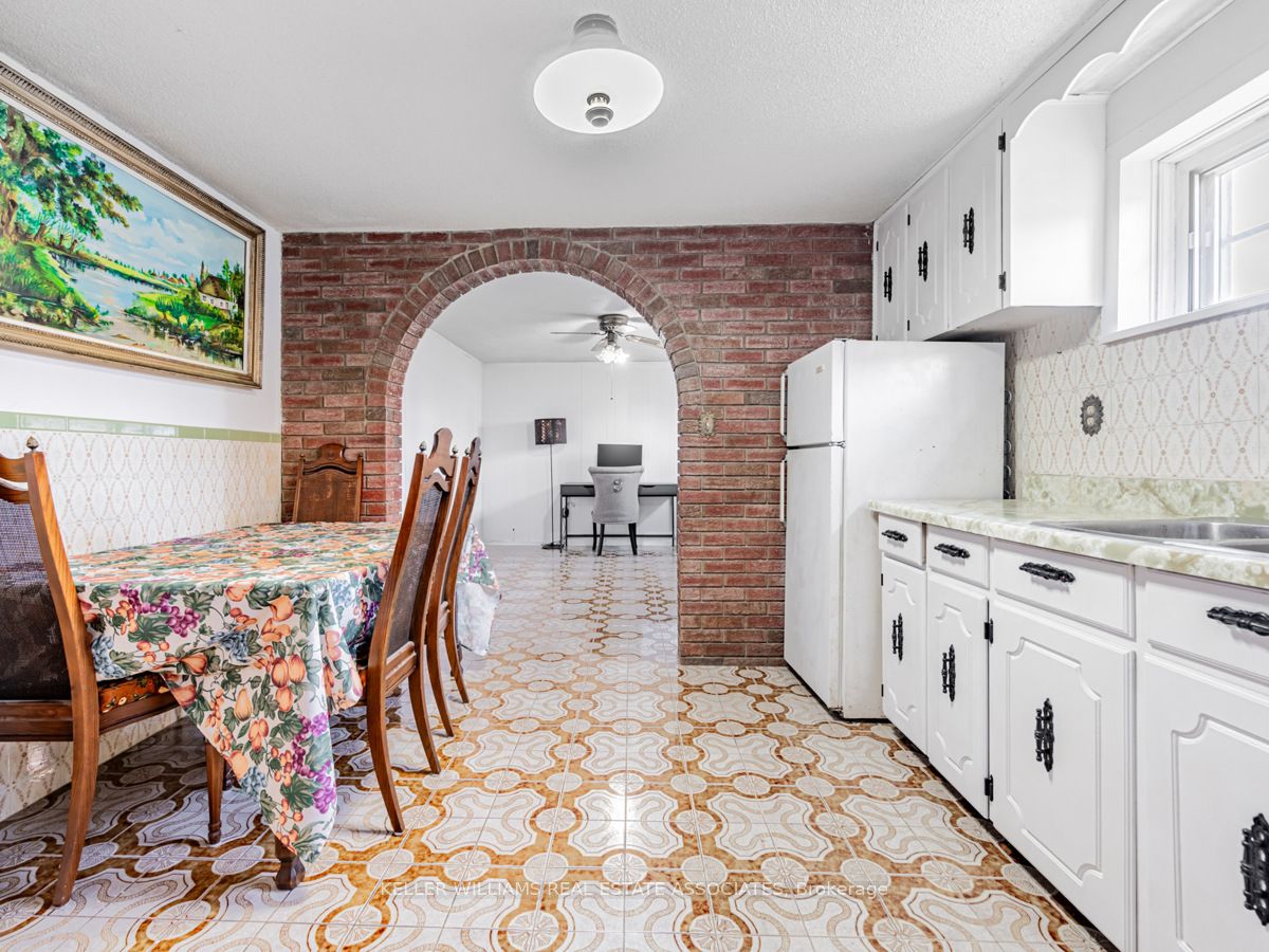 25 Treeview Drive