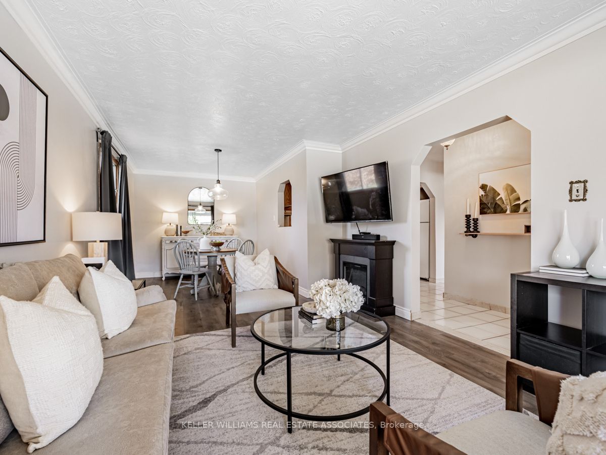 25 Treeview Drive
