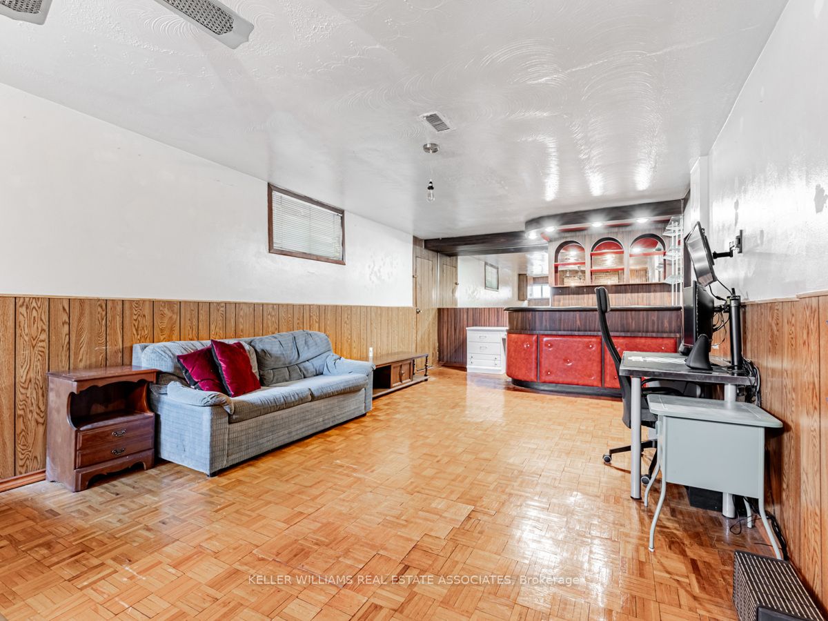 25 Treeview Drive