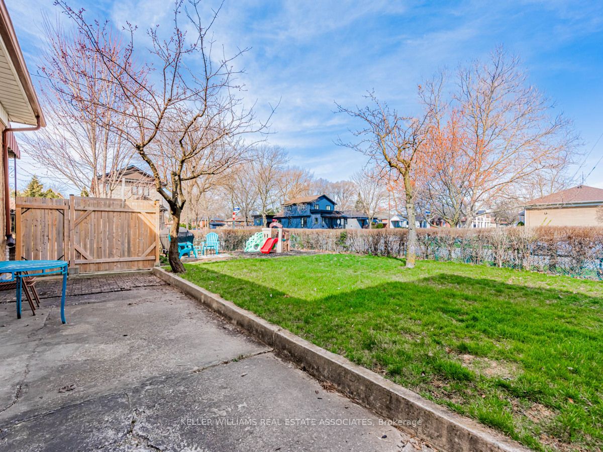 25 Treeview Drive