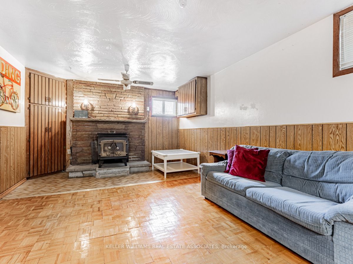 25 Treeview Drive
