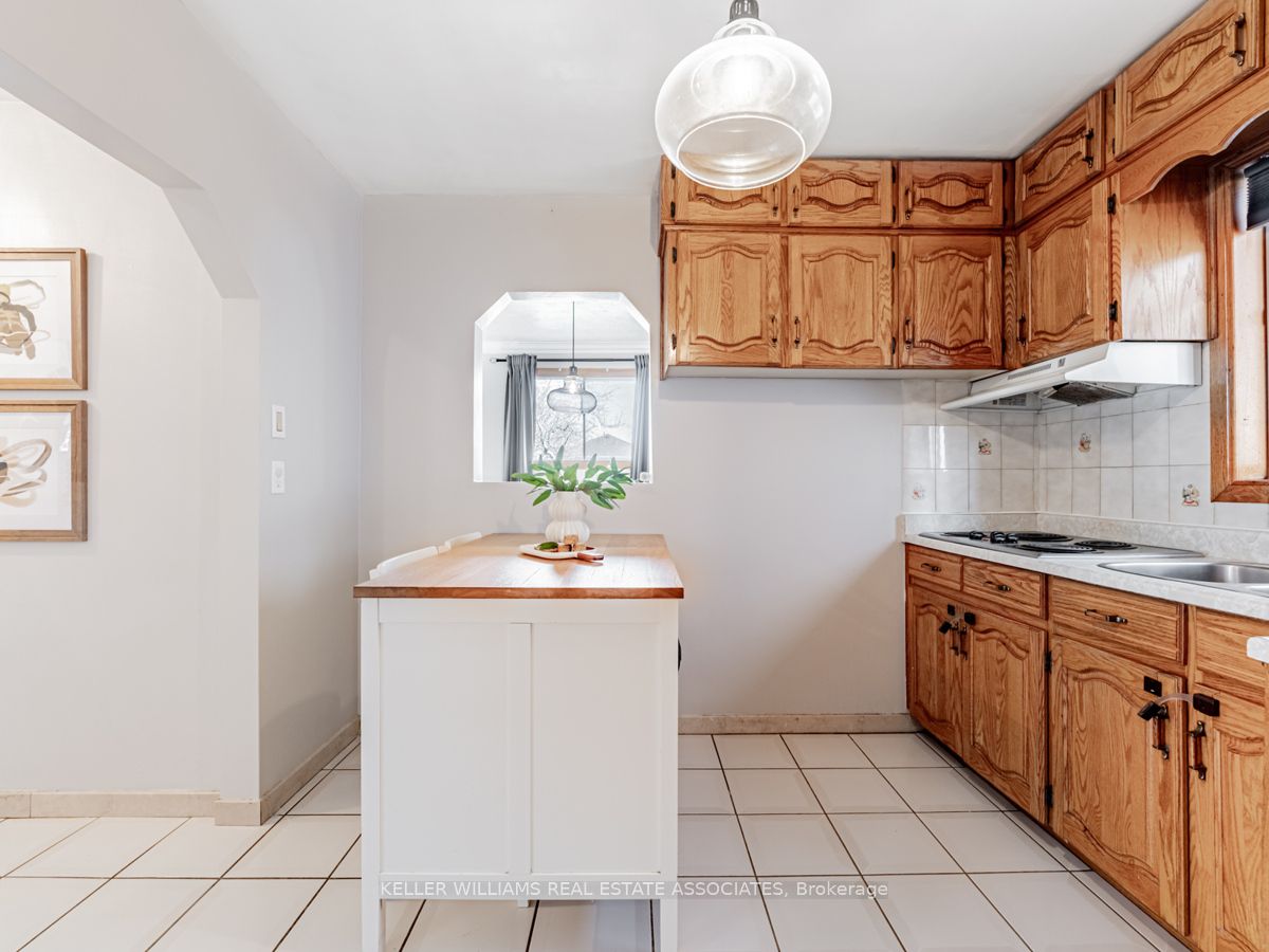25 Treeview Drive