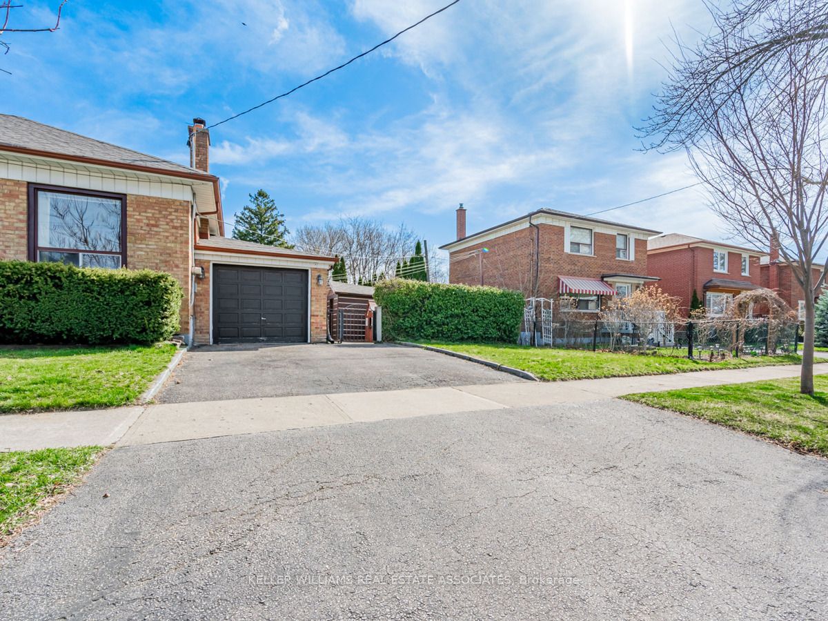 25 Treeview Drive