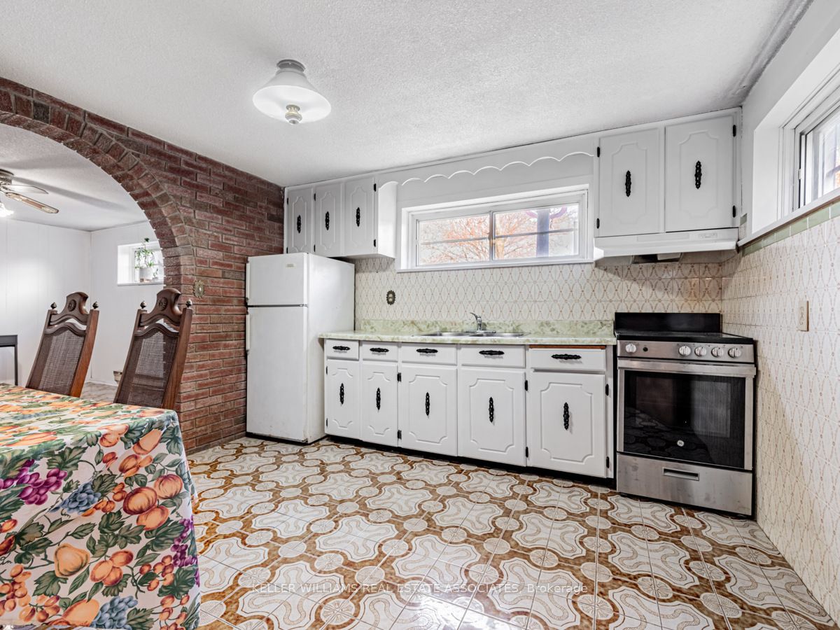 25 Treeview Drive