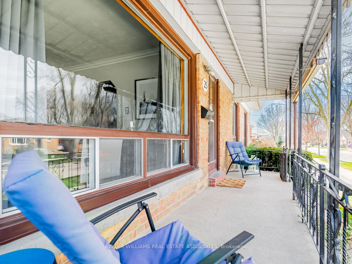 25 Treeview Drive