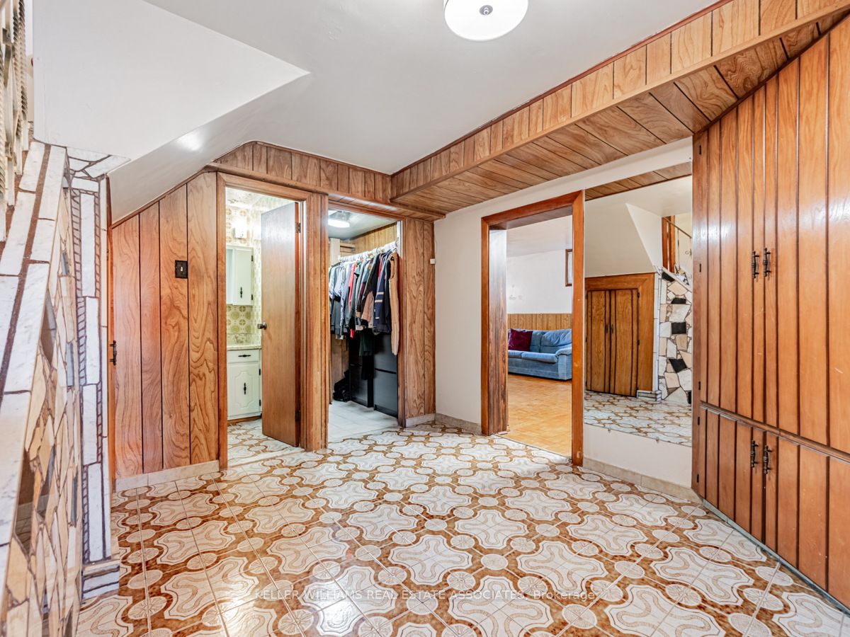 25 Treeview Drive