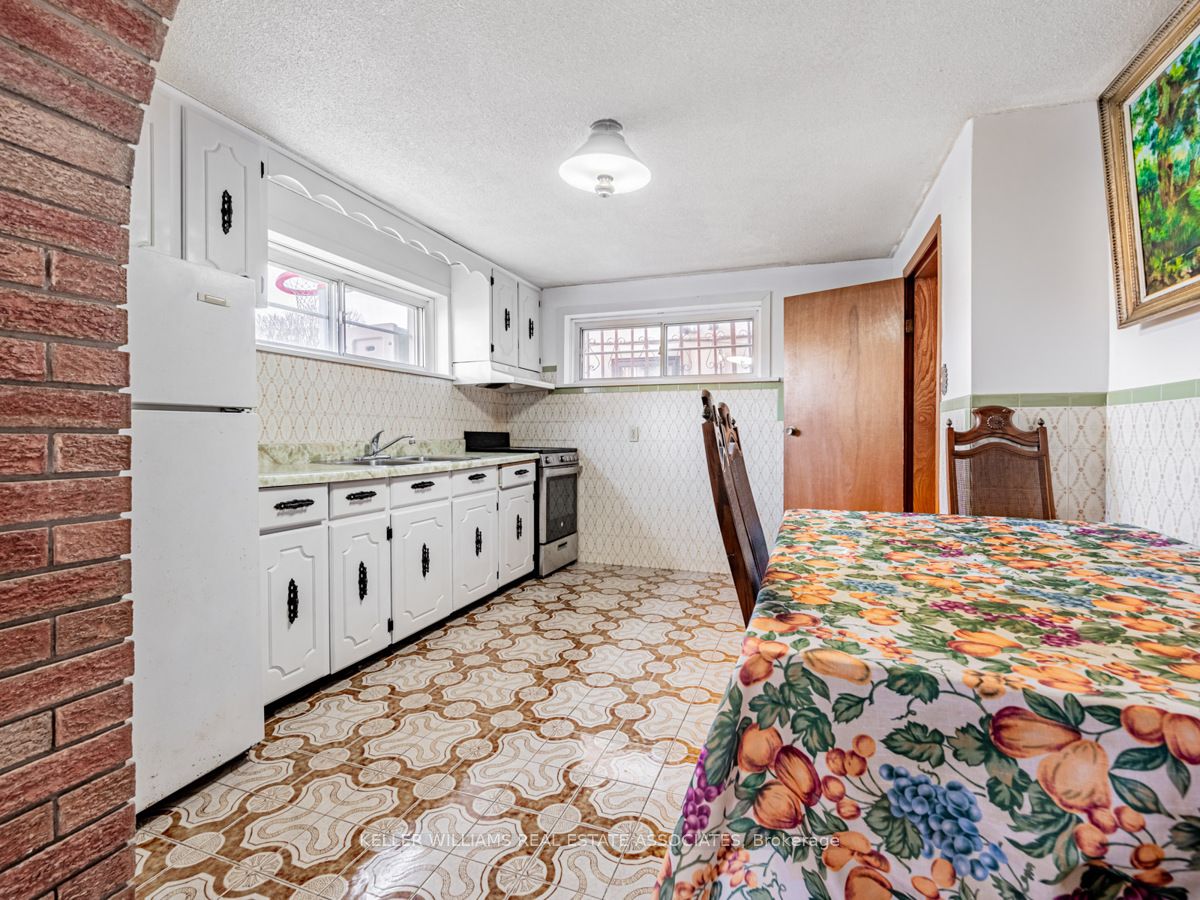 25 Treeview Drive