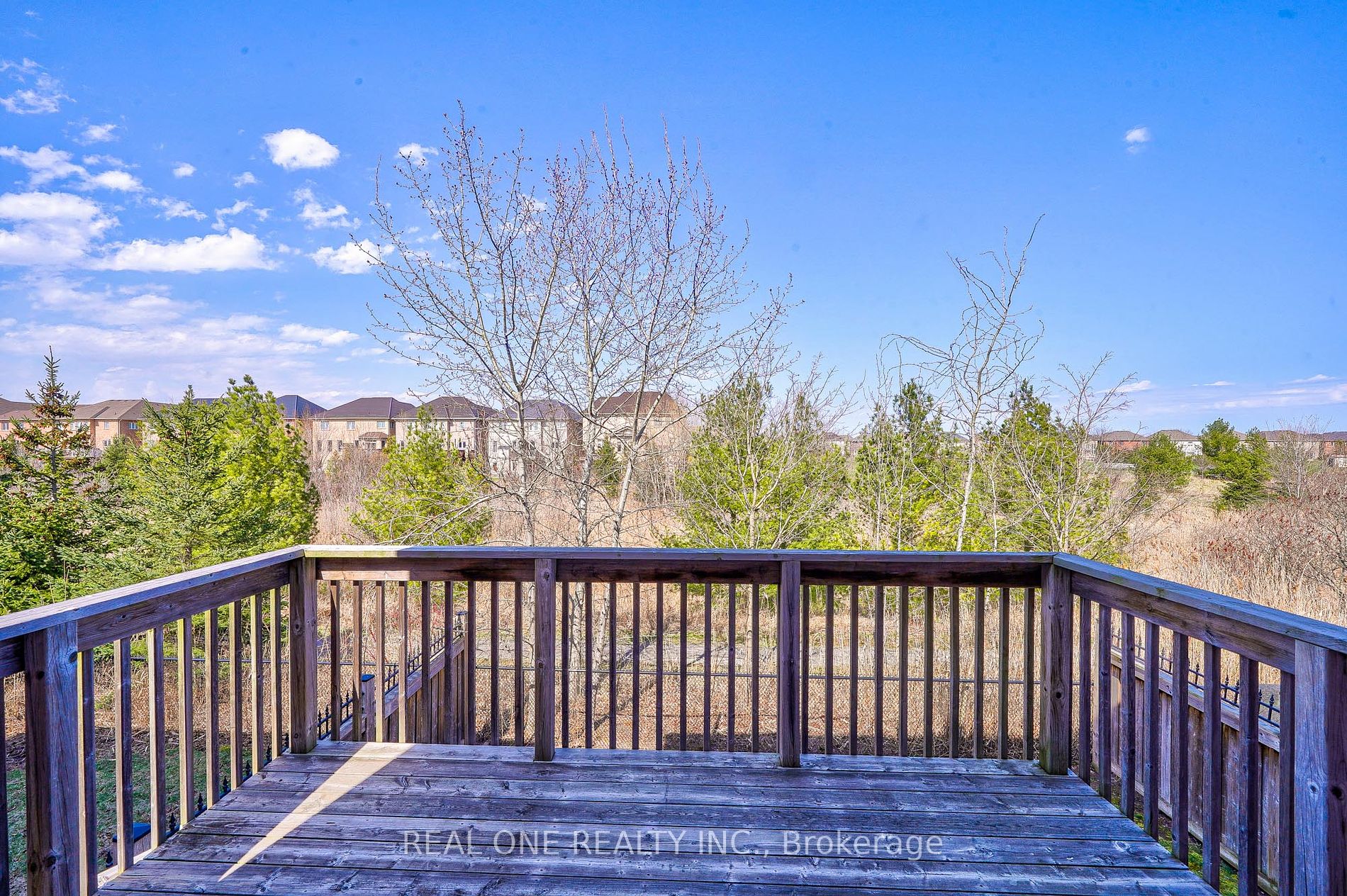 2425 Quetico Crescent