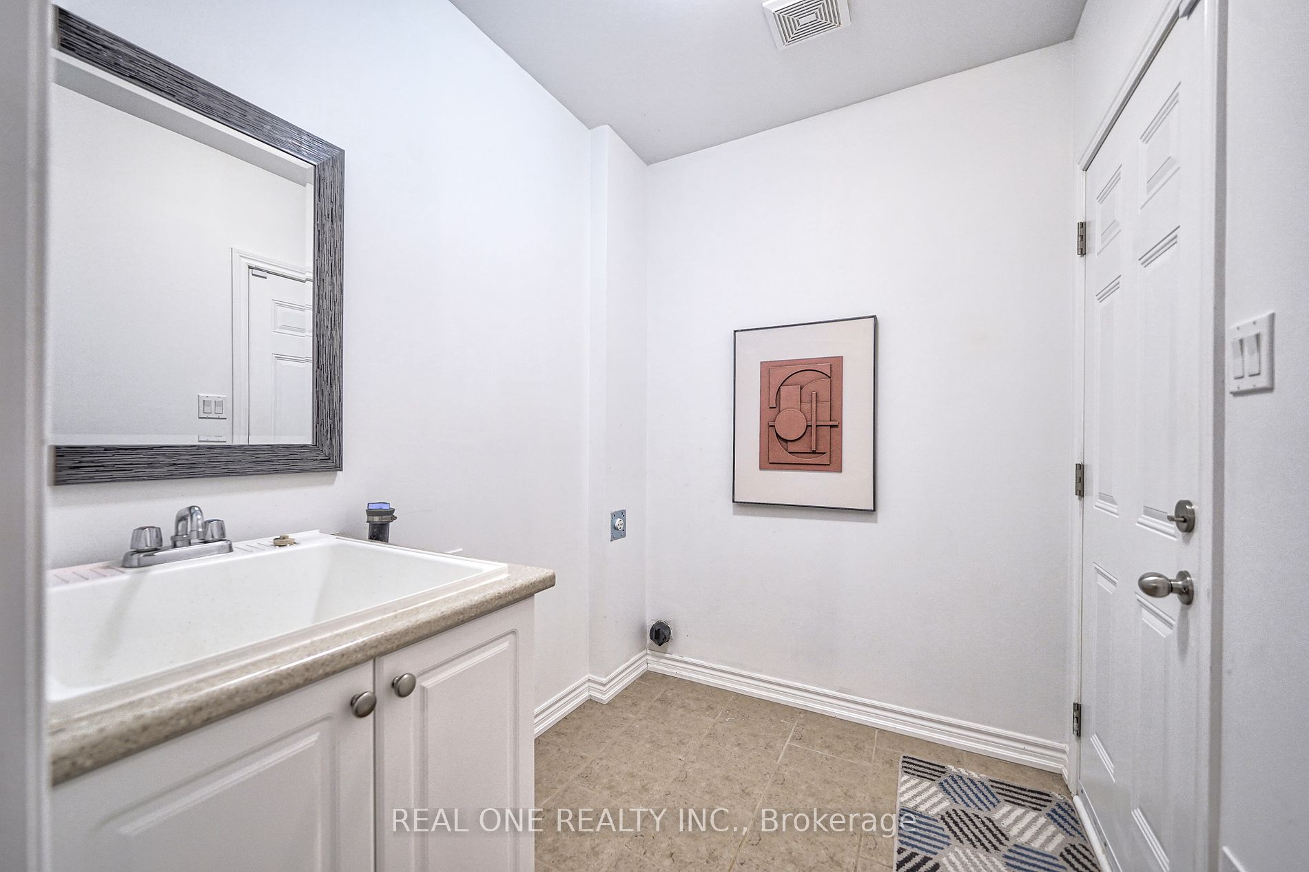 2425 Quetico Crescent