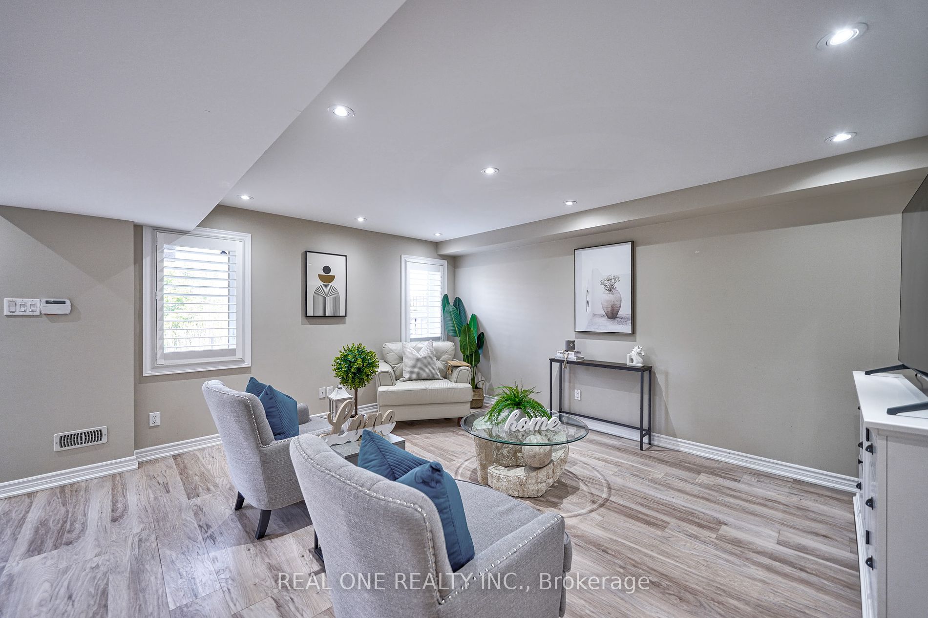 2425 Quetico Crescent