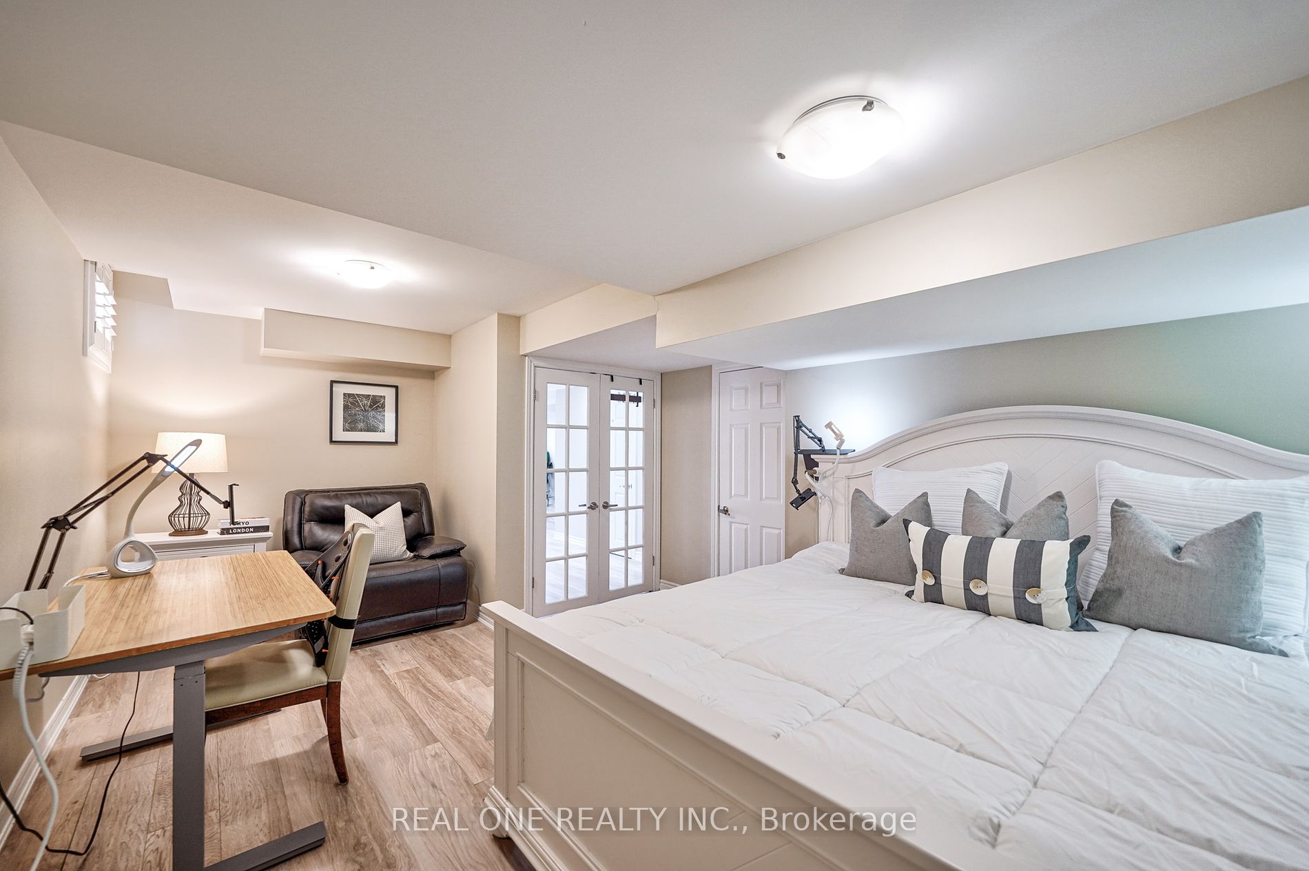 2425 Quetico Crescent