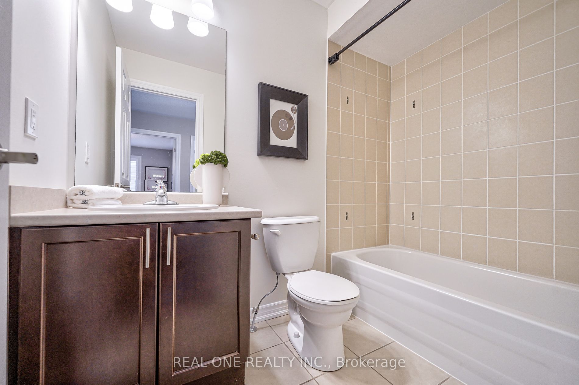 2425 Quetico Crescent