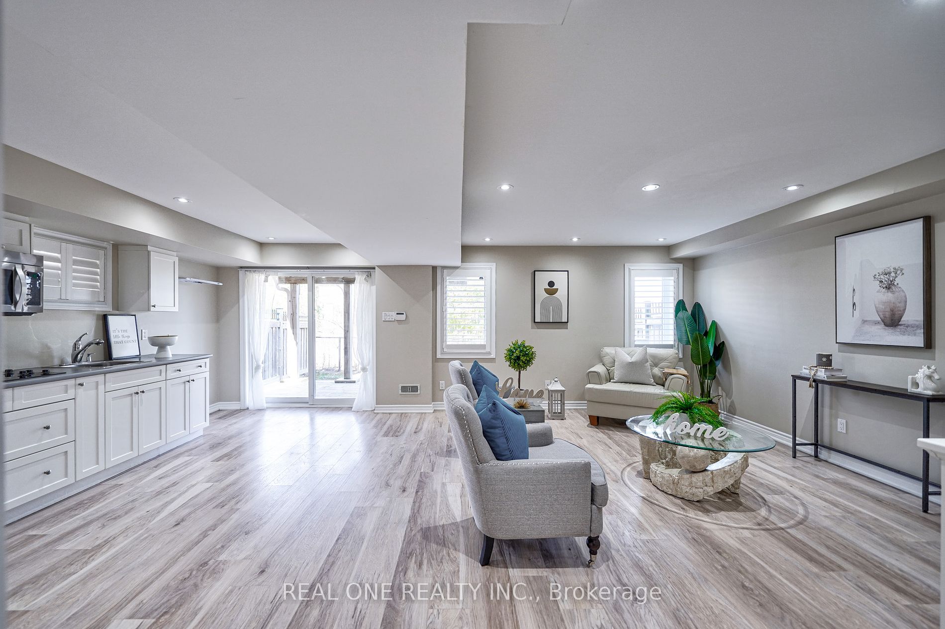 2425 Quetico Crescent