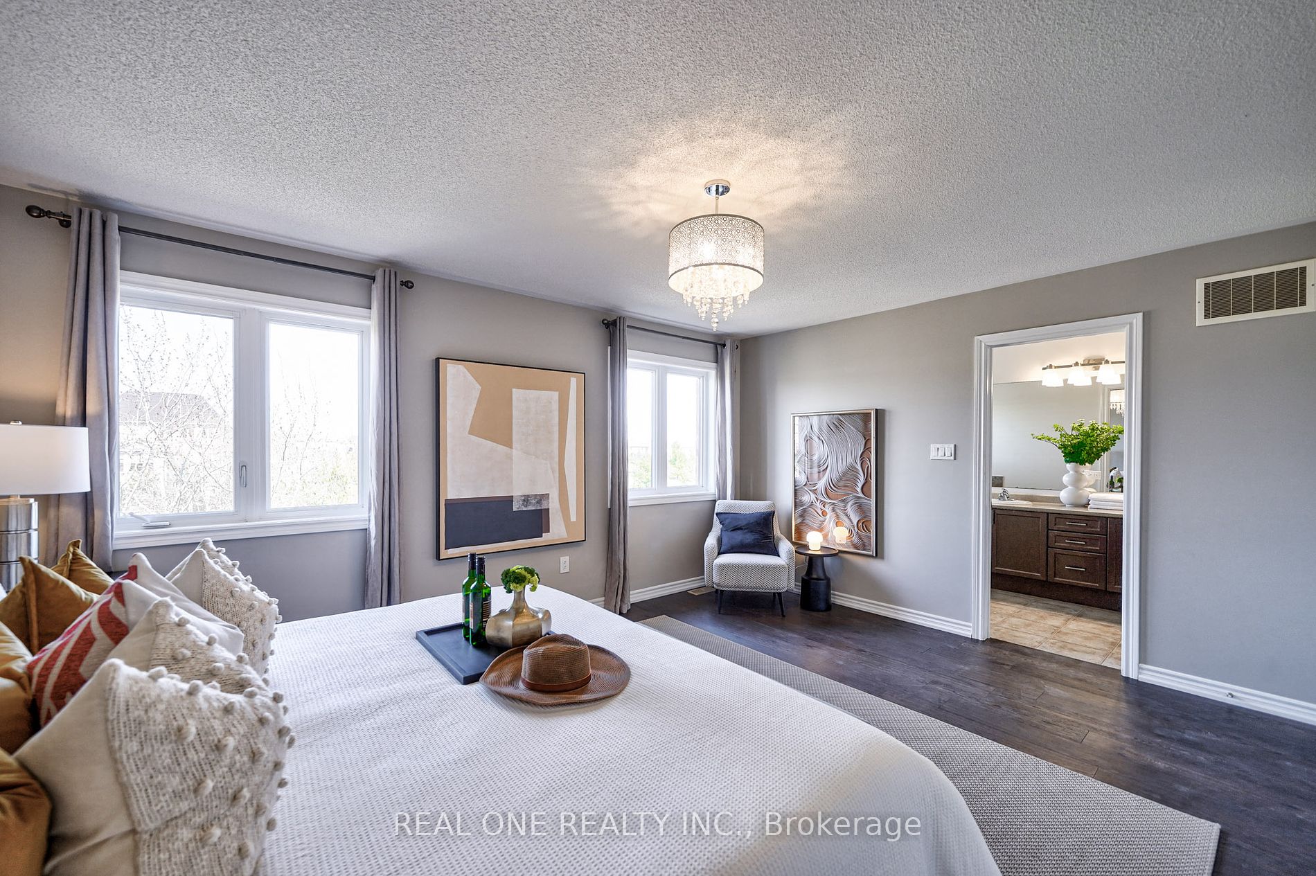 2425 Quetico Crescent