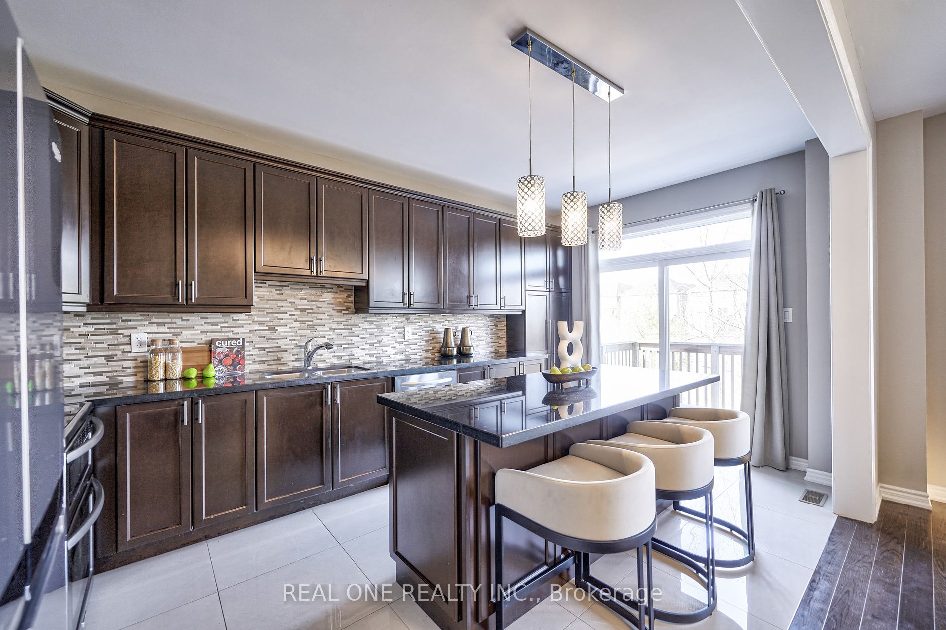 2425 Quetico Crescent