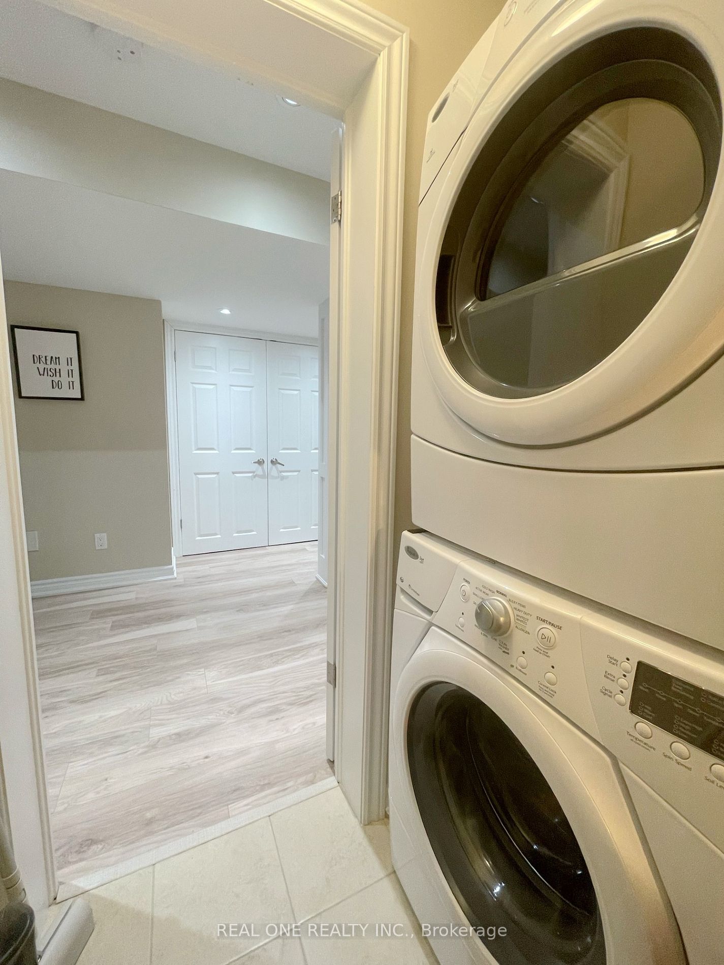 2425 Quetico Crescent
