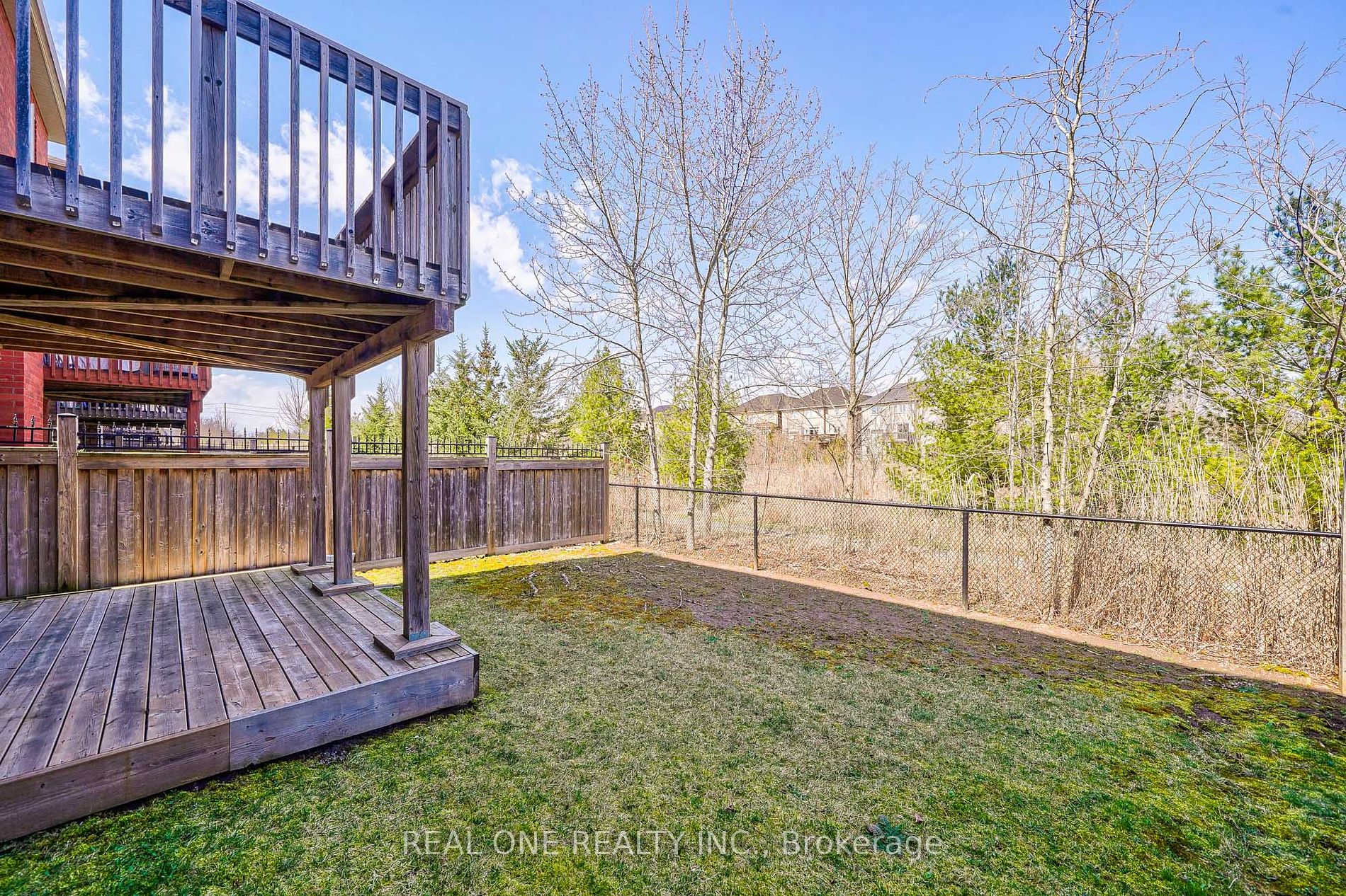 2425 Quetico Crescent