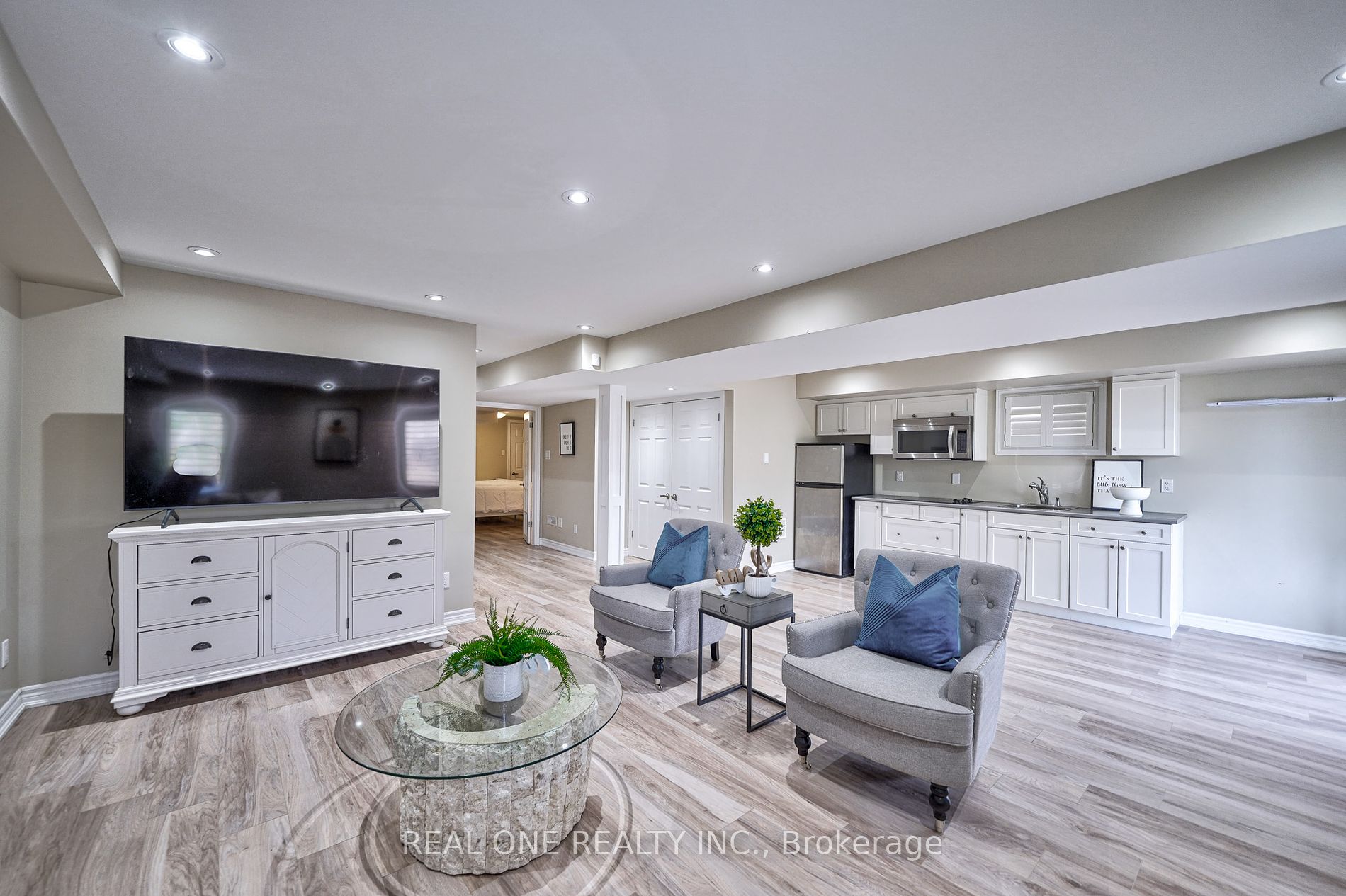 2425 Quetico Crescent