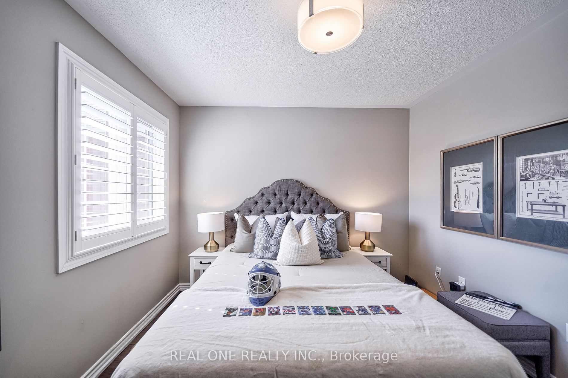 2425 Quetico Crescent