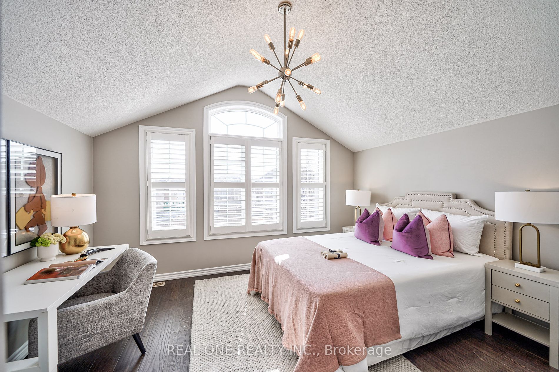 2425 Quetico Crescent