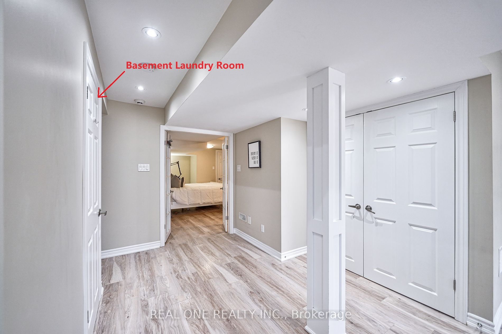 2425 Quetico Crescent