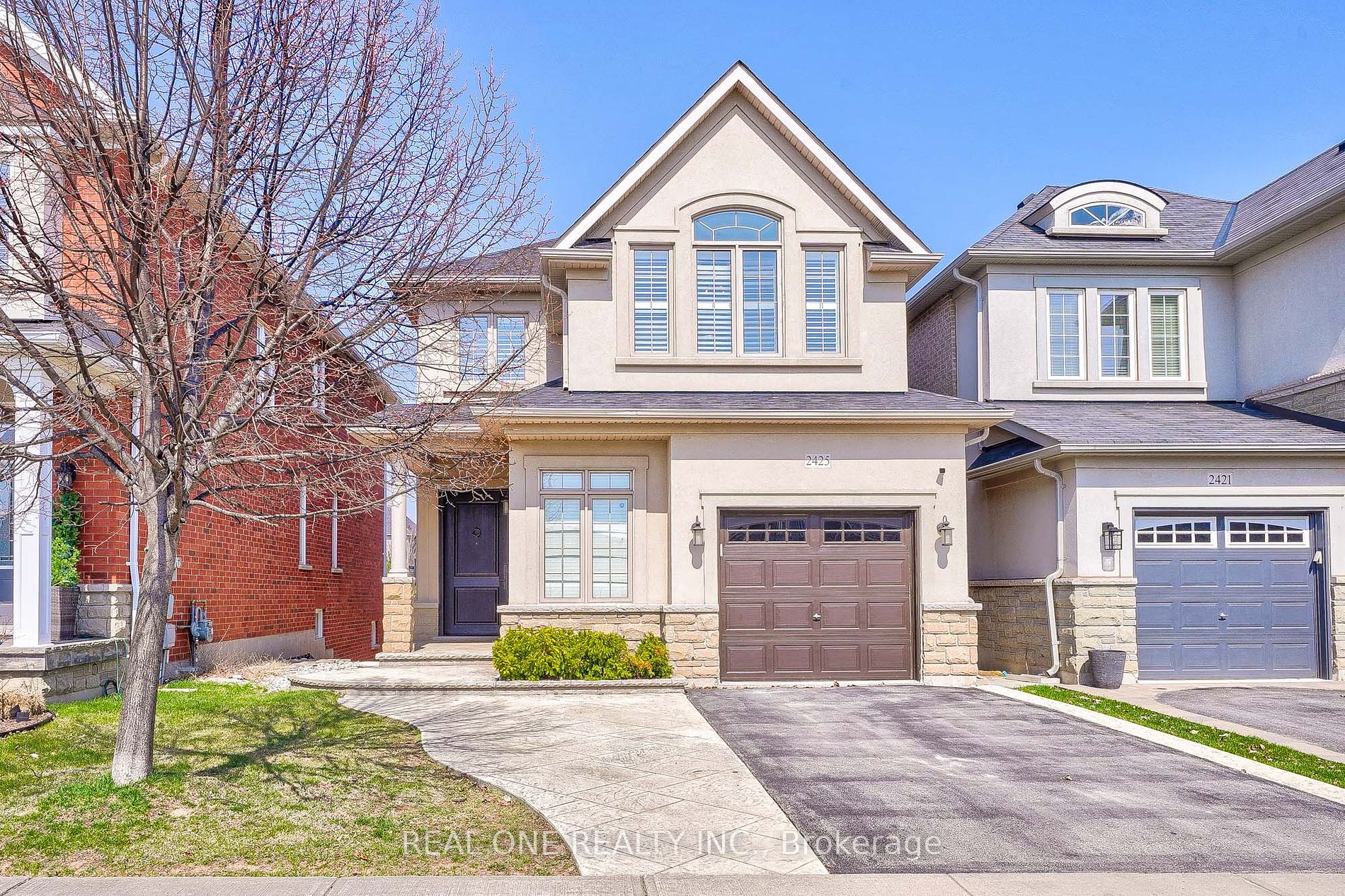 2425 Quetico Crescent
