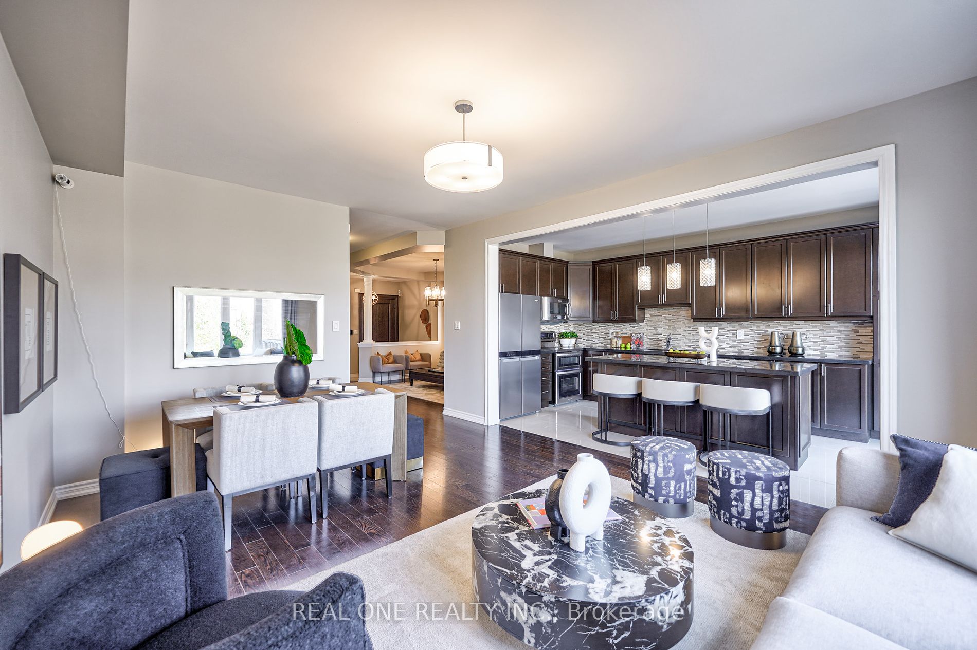 2425 Quetico Crescent