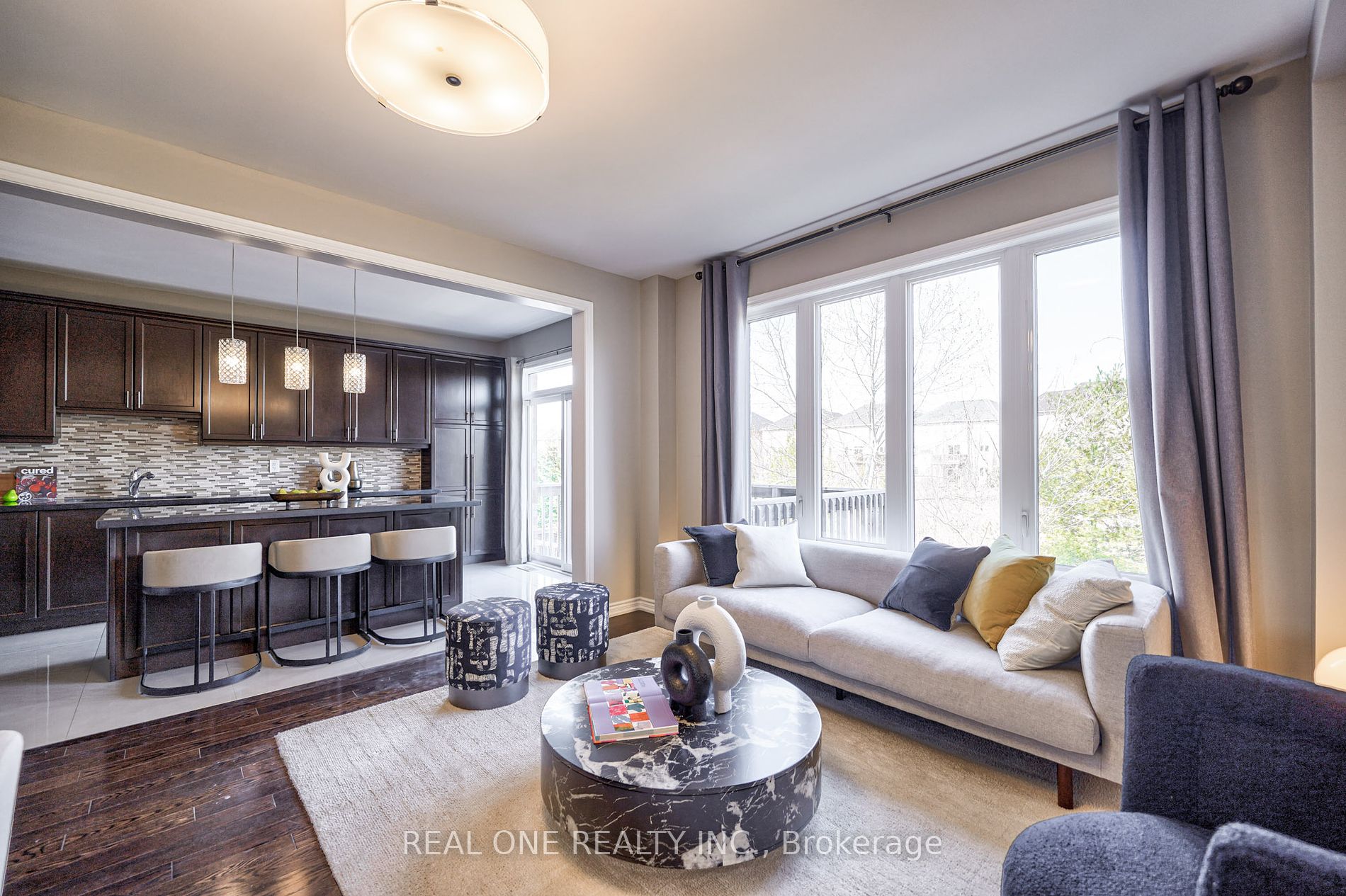 2425 Quetico Crescent