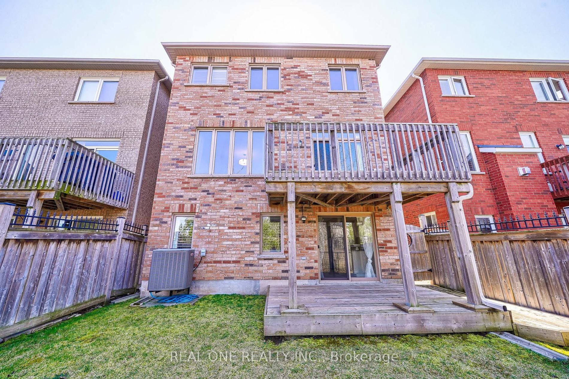 2425 Quetico Crescent