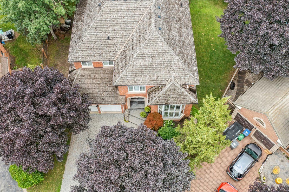 1935 Calgary Court