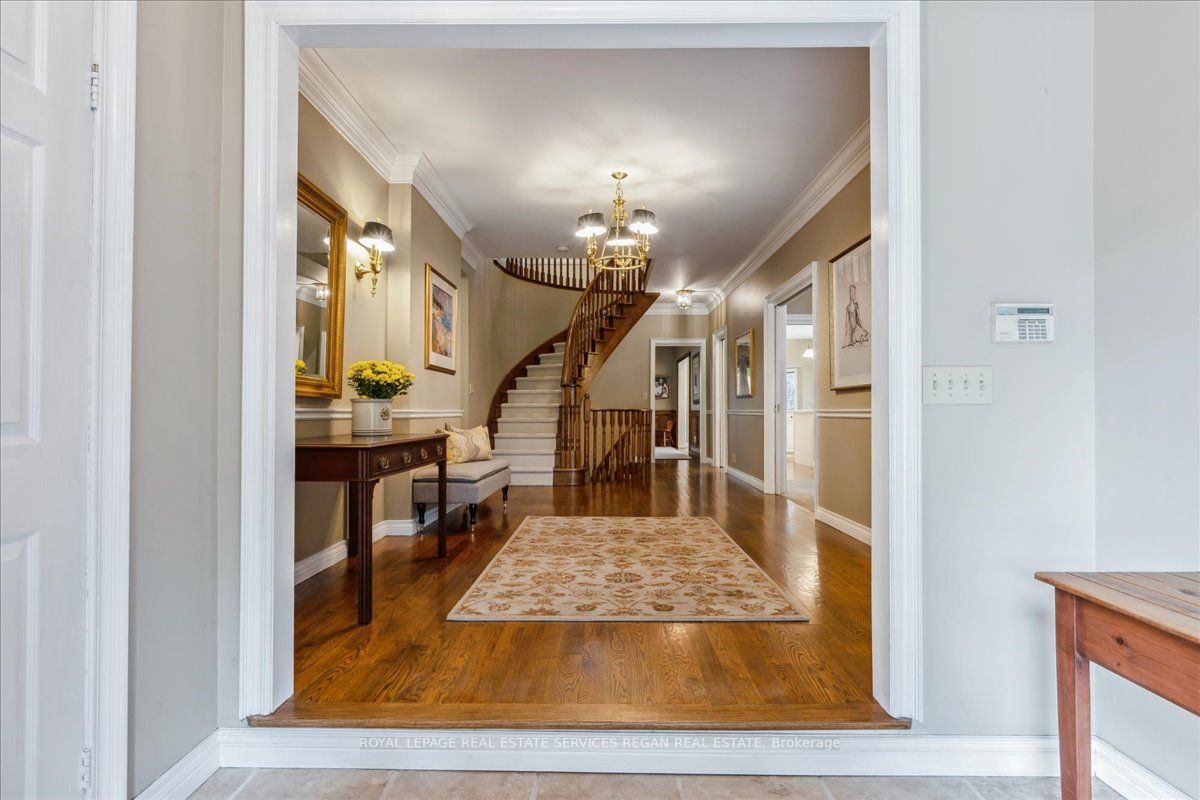 1935 Calgary Court