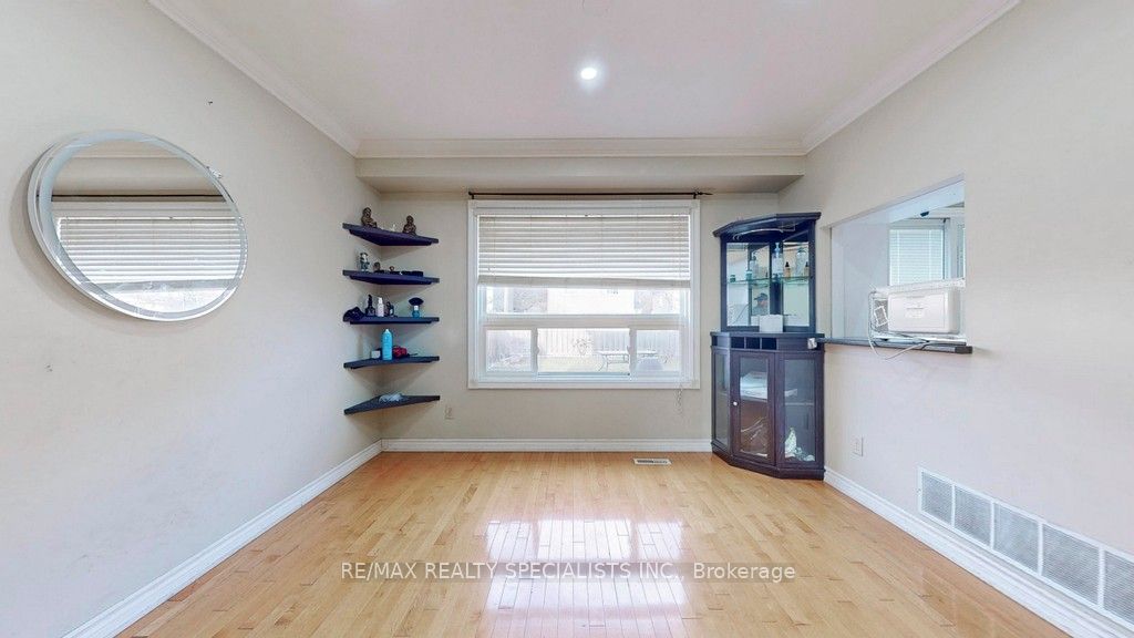 30 Myrtle Crt