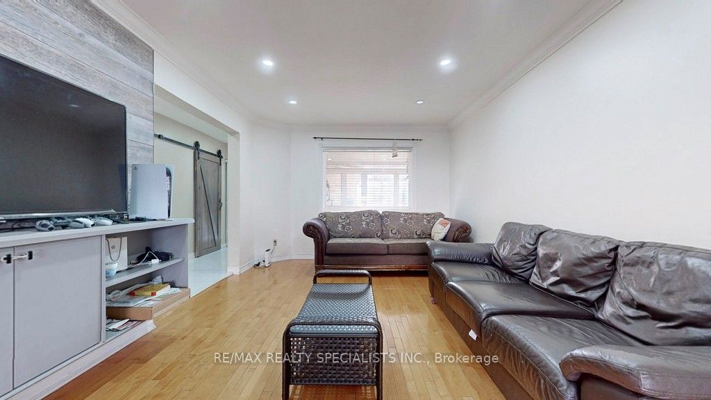 30 Myrtle Crt
